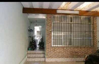 Imagem: A casa possui 2 Dormitórios, 1 Banheiro, 2 Vagas na garagem