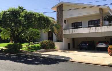 Imagem: A casa em condomínio possui 4 Dormitórios, 5 Banheiros, 4