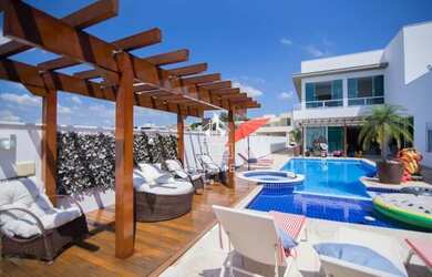 Imagem: A casa em condomínio possui 5 Dormitórios, 5 Banheiros, 5