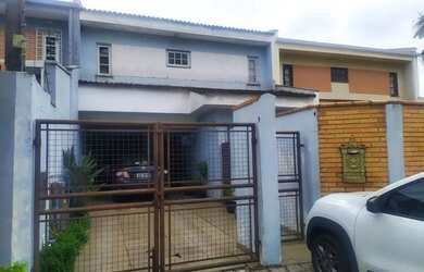 Imagem: A casa possui 5 Dormitórios, 5 Banheiros, 3 Vagas na garagem