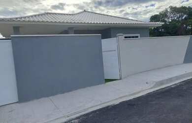 Imagem: A casa possui 2 Dormitórios, 2 Banheiros, 3 Vagas na garagem