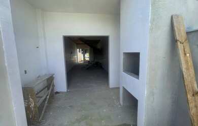 Imagem: A casa possui 2 Dormitórios, 3 Banheiros, 2 Vagas na garagem