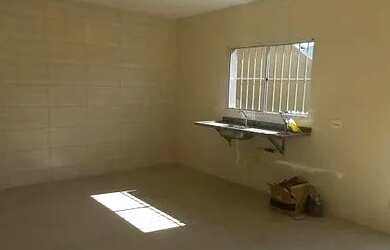 Imagem: A casa possui 2 Dormitórios, 2 Banheiros, 1 Vaga na garagem