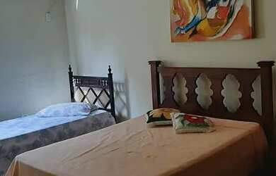 Imagem: A casa possui 3 Dormitórios, 3 Banheiros, 5 Vagas na garagem