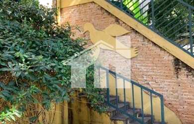 Imagem: O depósito possui 3 Vagas na garagem, 140m² de Área e está