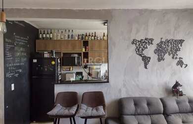 Imagem: O apartamento possui 2 Dormitórios, 1 Banheiro, 1 Vaga na garagem