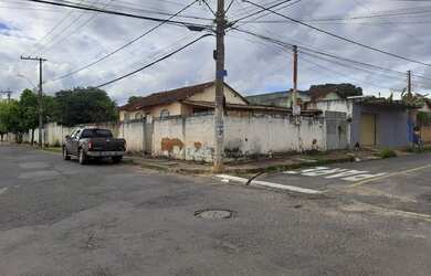 Imagem: A casa possui 2 Dormitórios, 2 Banheiros, 2 Vagas na garagem