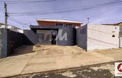 Imagem: O depósito possui 1 Vaga na garagem, 350m² de Área e está