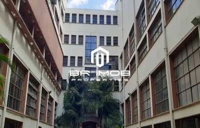 Imagem: O depósito possui 5 Vagas na garagem, 33.835m² de Área e