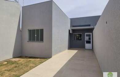 Imagem: A casa possui 2 Dormitórios, 2 Banheiros, 2 Vagas na garagem