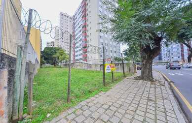 Imagem: O terreno possui 648m² de Área e está localizado em Água