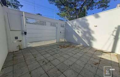 Imagem: A casa possui 2 Dormitórios, 2 Banheiros, 3 Vagas na garagem