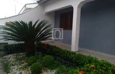 Imagem: A casa possui 2 Dormitórios, 3 Banheiros, 5 Vagas na garagem