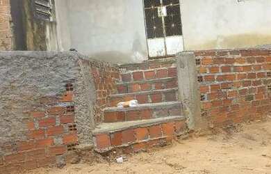 Imagem: A casa possui 2 Dormitórios, 1 Banheiro e está localizado