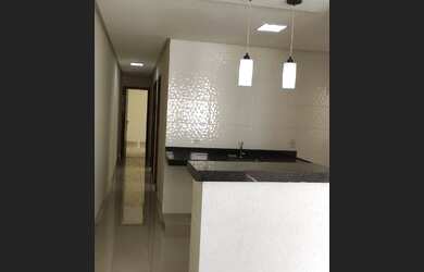 Imagem: A casa possui 3 Dormitórios, 2 Banheiros, 2 Vagas na garagem