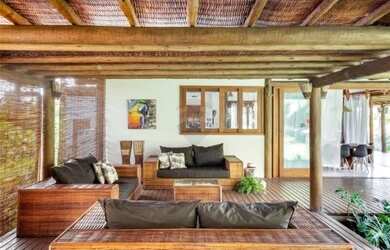 Imagem: A casa possui 5 Dormitórios, 5 Banheiros, 550m² de Área e