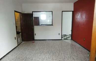 Imagem: A casa possui 3 Dormitórios, 2 Banheiros e está localizado