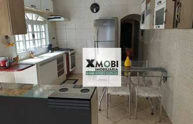 Imagem: A casa possui 3 Dormitórios, 3 Banheiros, 2 Vagas na garagem