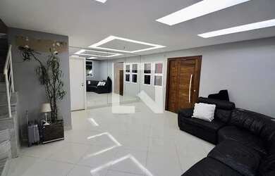 Imagem: A casa em condomínio possui 4 Dormitórios, 3 Banheiros, 2