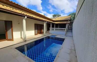 Imagem: A casa em condomínio possui 4 Dormitórios, 5 Banheiros, 4