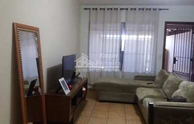 Imagem: A casa possui 2 Dormitórios, 2 Banheiros, 1 Vaga na garagem