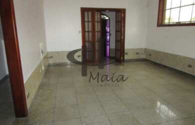 Imagem: A casa possui 5 Dormitórios, 2 Banheiros, 3 Vagas na garagem