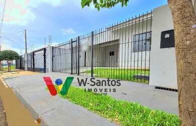 Imagem: A casa possui 3 Dormitórios, 2 Banheiros, 2 Vagas na garagem