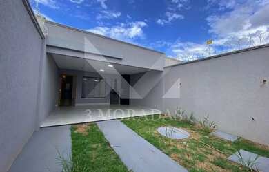 Imagem: A casa possui 3 Dormitórios, 2 Banheiros, 1 Vaga na garagem