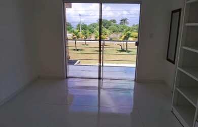 Imagem: A casa em condomínio para alugar possui 3 Dormitórios, 4 Banheiros