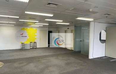 Imagem: O depósito possui 5 Vagas na garagem, 404m² de Área e está