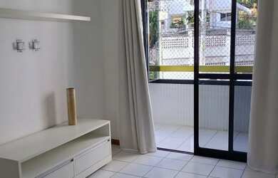 Imagem 4: Quarto e sala - Candeal. Piscina, Ar-condicionado, 43m² de Áreae1 Vaga...