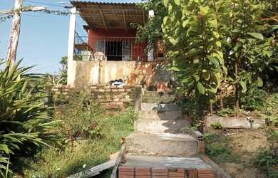 Imagem: A casa possui 5 Dormitórios, 3 Banheiros, 2 Vagas na garagem