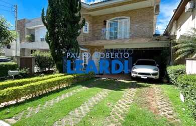 Imagem: A casa em condomínio possui 3 Dormitórios, 3 Banheiros, 4