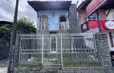 Imagem: A casa possui 2 Dormitórios, 2 Banheiros, 80m² de Área e