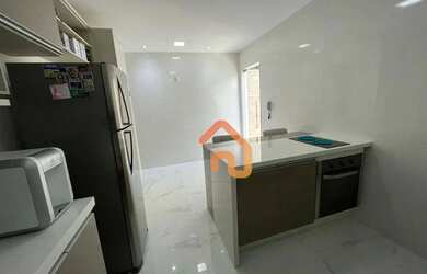 Imagem 9: Casa finamente decorada,estilo contemporaneo localizada no inicio da praia...