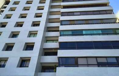 Imagem: O apartamento possui 4 Dormitórios, 5 Banheiros, 4 Vagas na