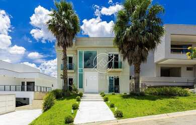 Imagem: A casa em condomínio possui 4 Dormitórios, 5 Banheiros, 4