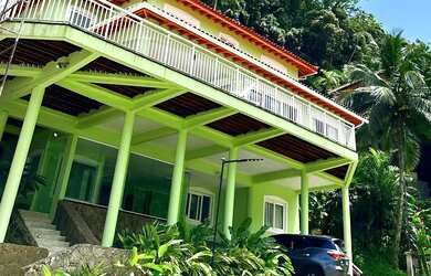 Imagem: A casa possui 5 Dormitórios, 5 Banheiros, 5 Vagas na garagem