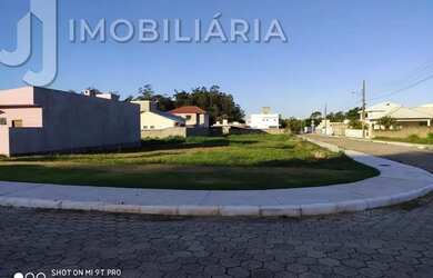 Imagem: O terreno possui 600m² de Área e está localizado em Canasvieiras