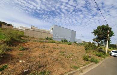 Imagem: O terreno possui 380m² de Área, Imóvel novo e está localizado