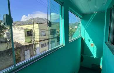 Imagem: A casa possui 3 Dormitórios, 2 Banheiros, 1 Vaga na garagem