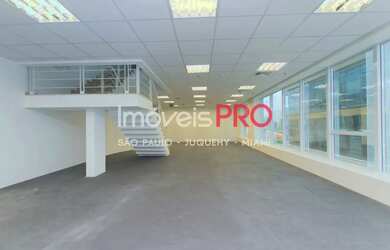 Imagem: O depósito possui 5 Vagas na garagem, 453m² de Área e está