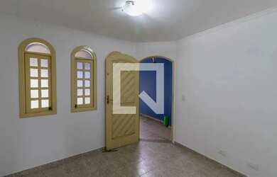 Imagem: A casa possui 3 Dormitórios, 3 Banheiros, 4 Vagas na garagem