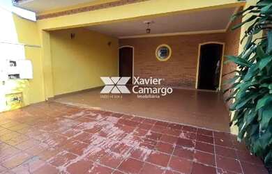 Imagem: A casa possui 3 Dormitórios, 3 Banheiros, 3 Vagas na garagem