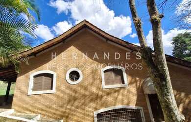 Imagem: A casa em condomínio possui 4 Dormitórios, 3 Banheiros, 2