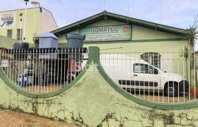 Imagem: A casa possui 2 Dormitórios, 1 Banheiro, 4 Vagas na garagem