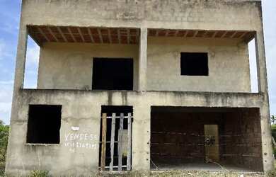 Imagem: A casa possui 3 Dormitórios, 2 Banheiros, 1 Vaga na garagem