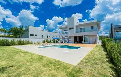 Imagem: A casa em condomínio possui 4 Dormitórios, 5 Banheiros, 5