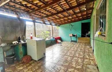 Imagem: A casa possui 2 Dormitórios, 1 Banheiro e está localizado