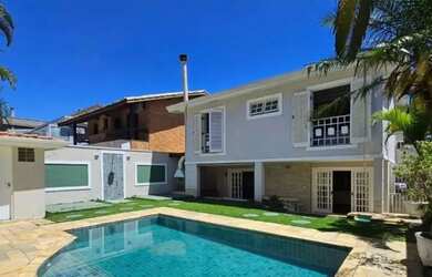 Imagem: A casa em condomínio possui 4 Dormitórios, 5 Banheiros, 4